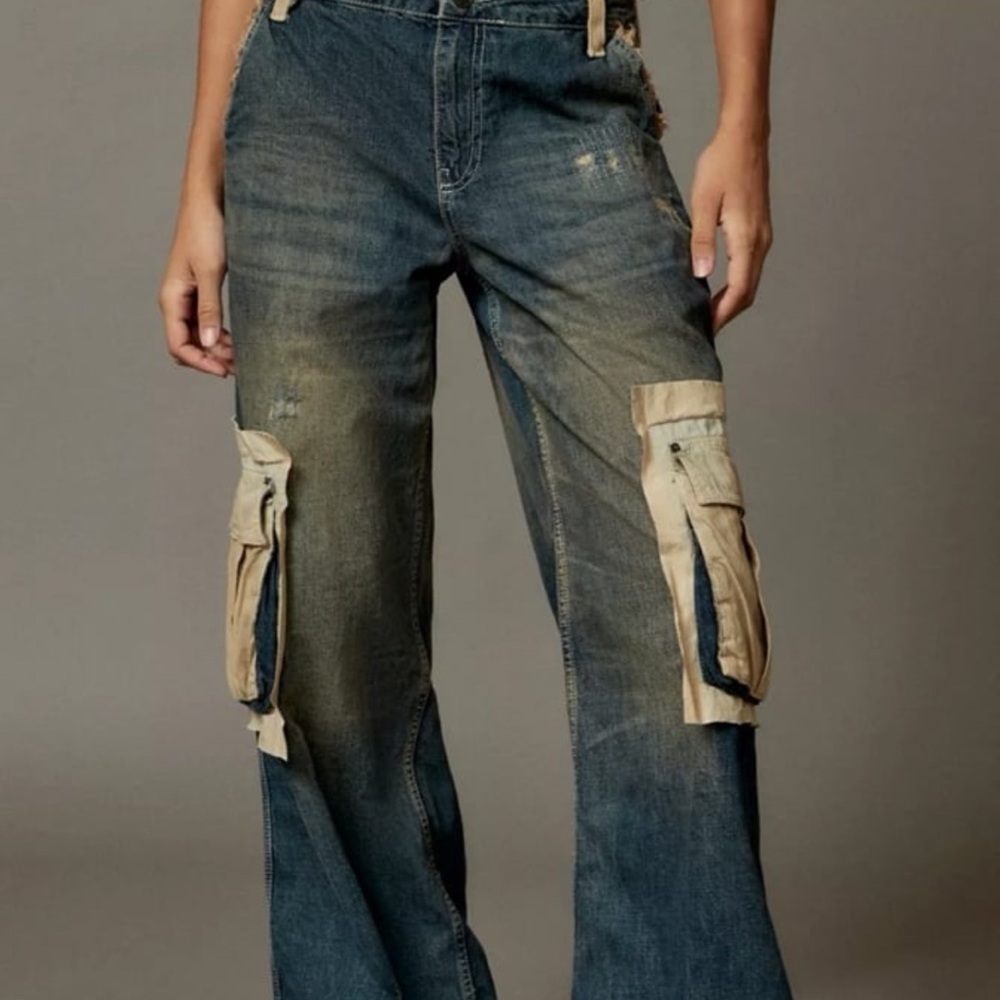 BDG Two-Tone Wide-Leg Cargo Jeans in Dark Blue and Tan